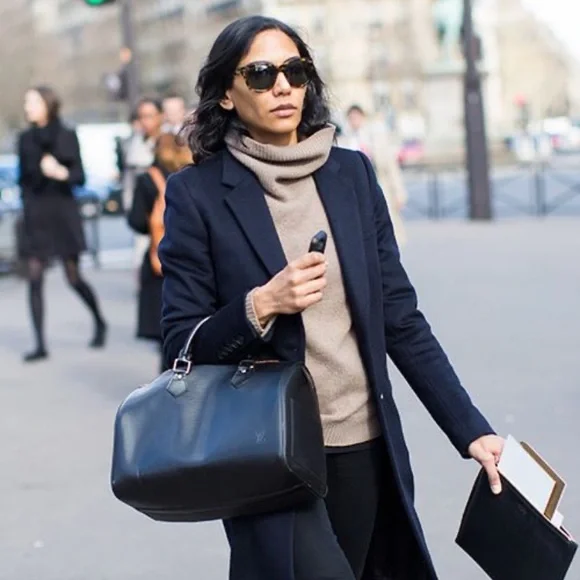 Authentic Louis Vuitton Epi black leather Speedy 25 bag - Picture 2 of 15